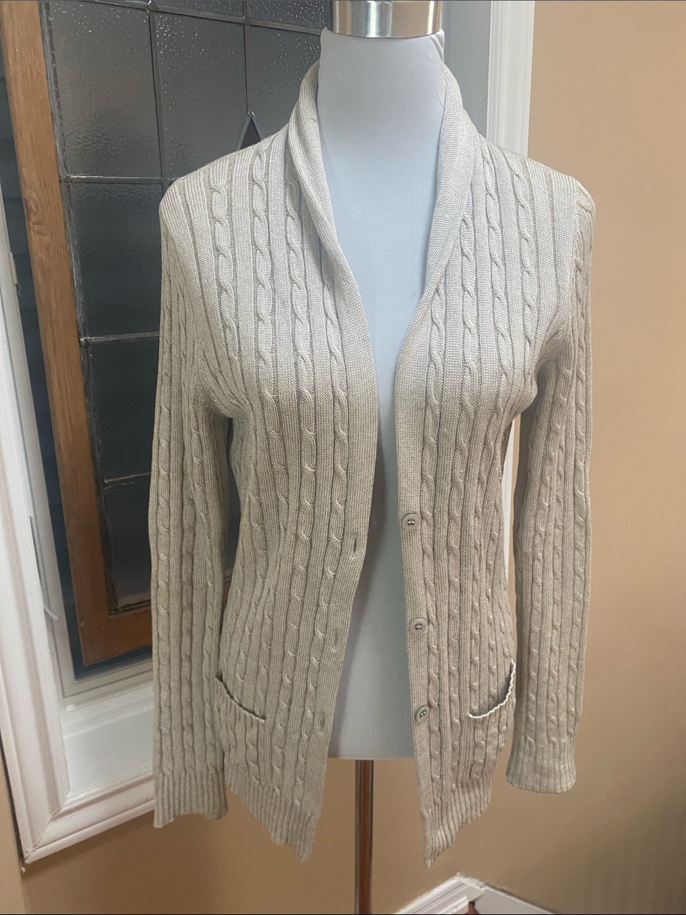Shawl-Collar Cable Knit Cardigan Sweater in Cream/light grey